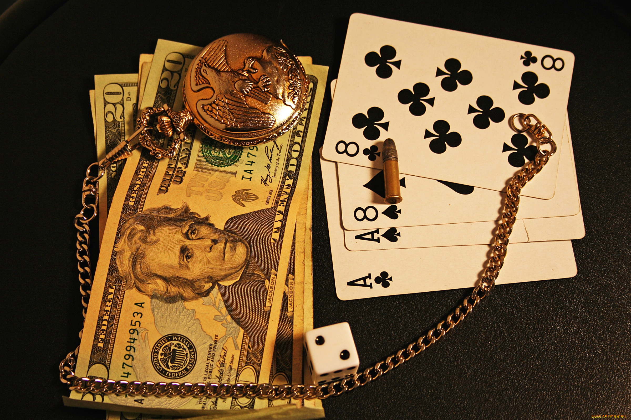 Карты деньги на столе